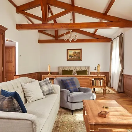 Chateau De Clotte & Suites *