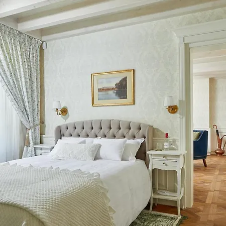 Chateau De Clotte & Suites