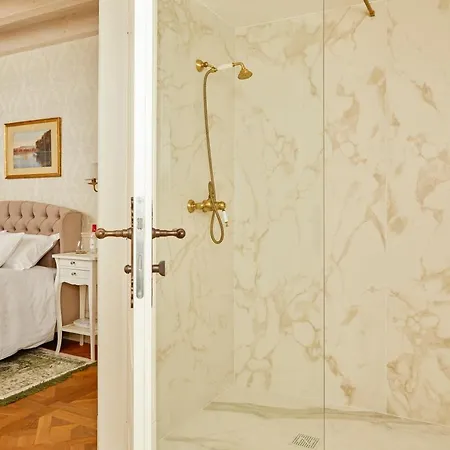 Panzió Chateau De Clotte & Suites