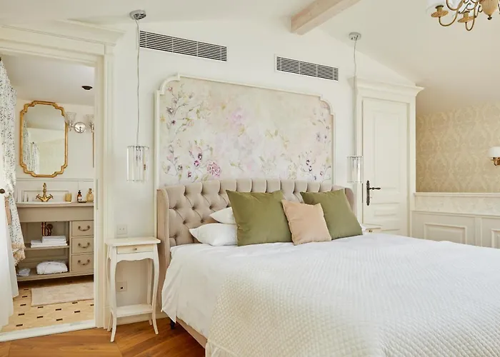 Chateau De Clotte & Suites