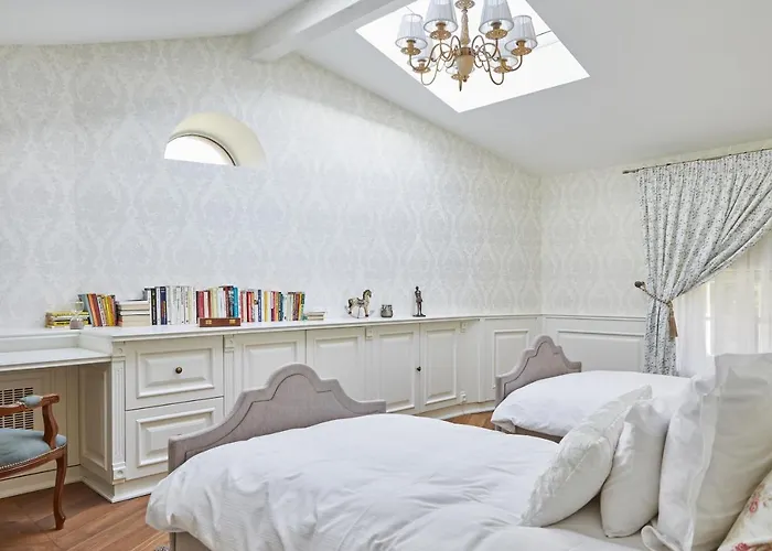 Chateau De Clotte & Suites