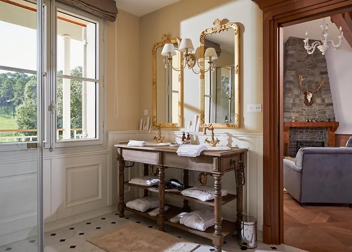 Chateau De Clotte & Suites Frühstückspension Les Salles-de-Castillon